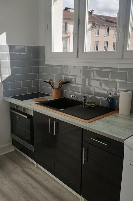 Appartement Avec Balcon Et Parking Prive Roanne Esterno foto