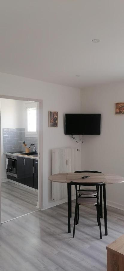 Appartement Avec Balcon Et Parking Prive Roanne Esterno foto